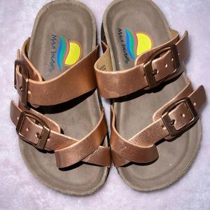 Maui Island sandals size 7. Like new condition.